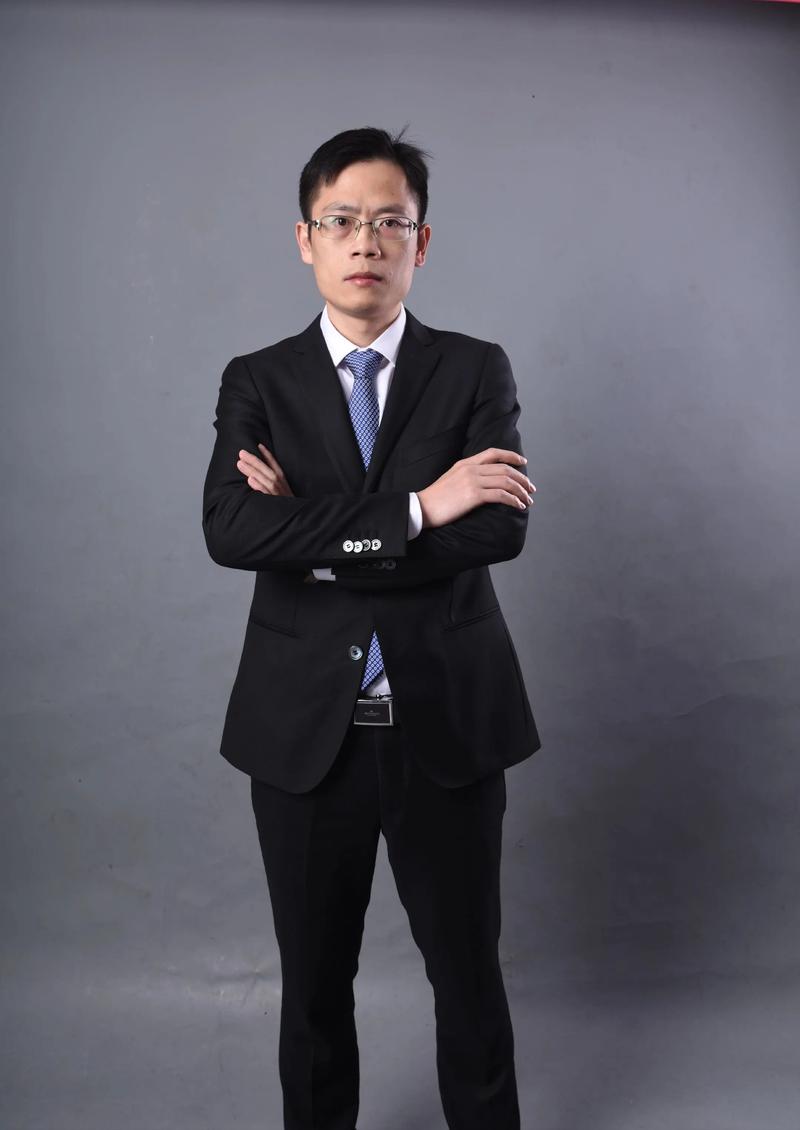 钟亮 设计总监